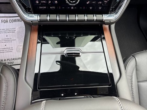 Used 2025 GMC Yukon XL Denali image 20