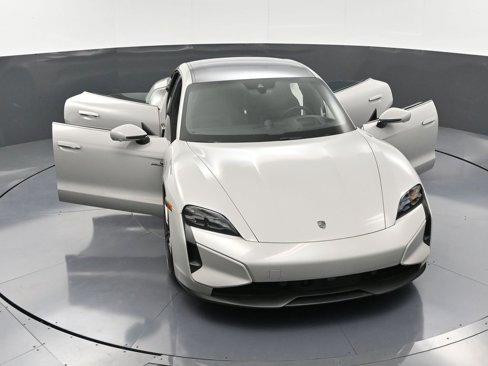 New 2025 Porsche Taycan Turbo image 38