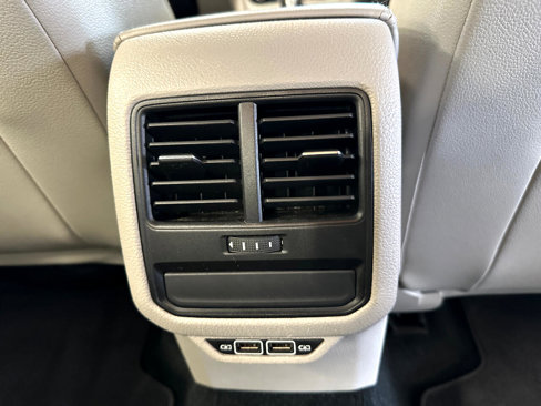 Used 2019 Volkswagen Passat Wolfsburg Edition image 27