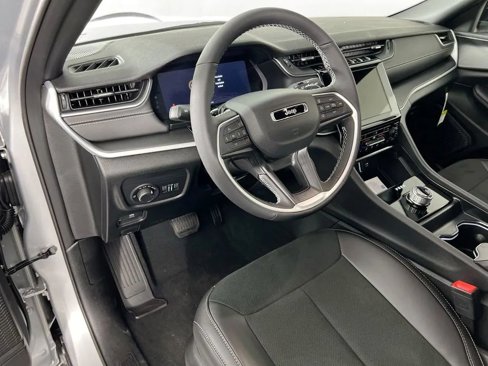 New 2025 Jeep Grand Cherokee L Laredo image 10