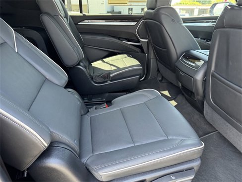 Certified 2025 Cadillac Escalade ESV Premium Luxury image 8