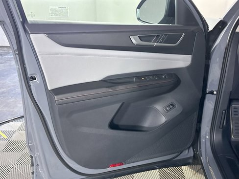 New 2025 Volkswagen Atlas Peak Edition SE image 11