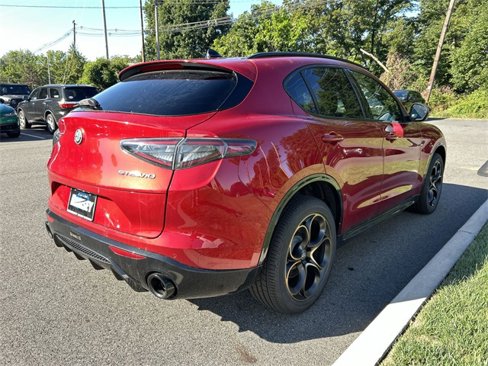 New 2025 Alfa Romeo Stelvio Sprint image 8