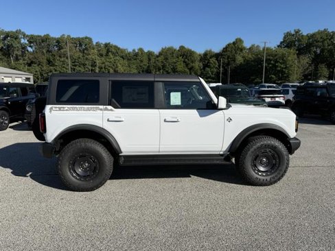 New 2025 Ford Bronco Outer Banks image 8