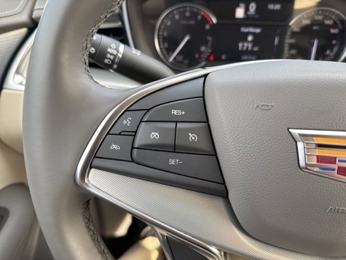 Used 2025 Cadillac XT5 Premium Luxury image 17