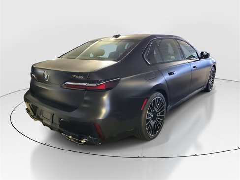 New 2026 BMW 760i xDrive w/ Executive Package image 3