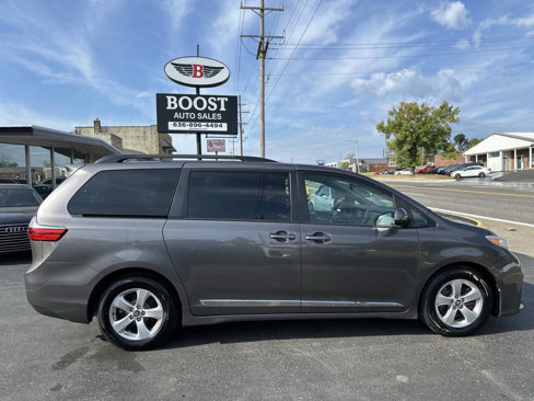 Used 2018 Toyota Sienna LE image 8