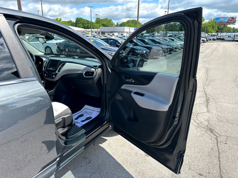 Used 2021 Chevrolet Equinox LT w/ Driver Convenience Package image 9