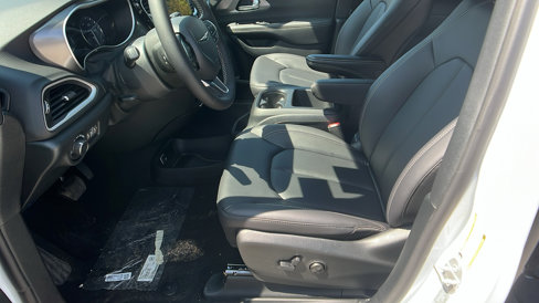 New 2026 Chrysler Voyager LX image 16