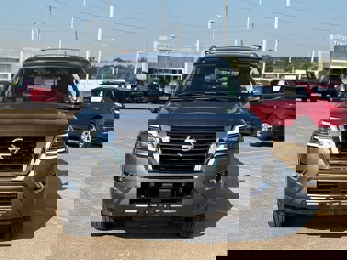 Certified 2022 Nissan Armada Platinum w/ Captain's Chairs Package image 4