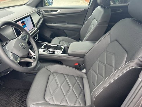 New 2025 Volkswagen Atlas Cross Sport SE image 8