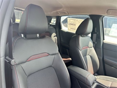 New 2025 Nissan Kicks SR image 30