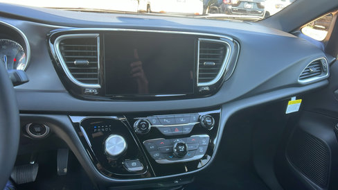 New 2026 Chrysler Voyager LX image 28