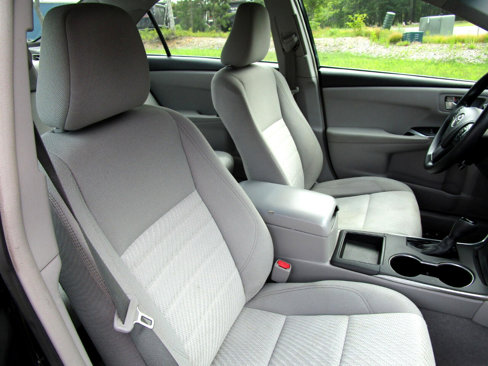 Used 2016 Toyota Camry LE image 9