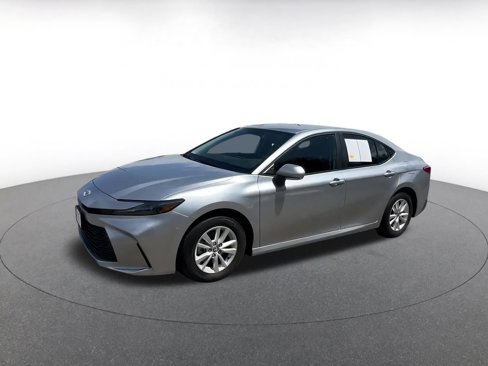 Used 2025 Toyota Camry LE image 8