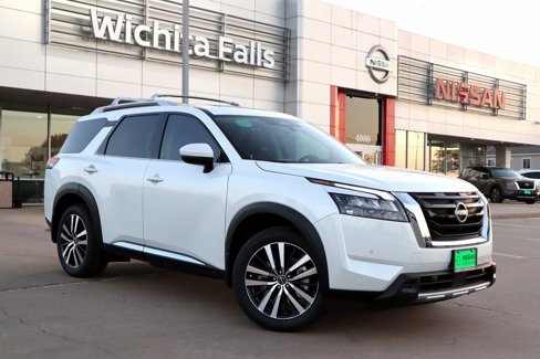 New 2025 Nissan Pathfinder Platinum image 1
