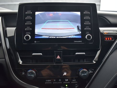 Used 2024 Toyota Camry SE image 14