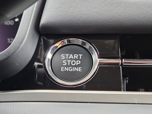 New 2025 Mitsubishi Outlander SE image 21