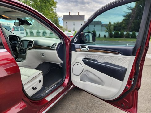 Used 2017 Jeep Grand Cherokee Summit image 42