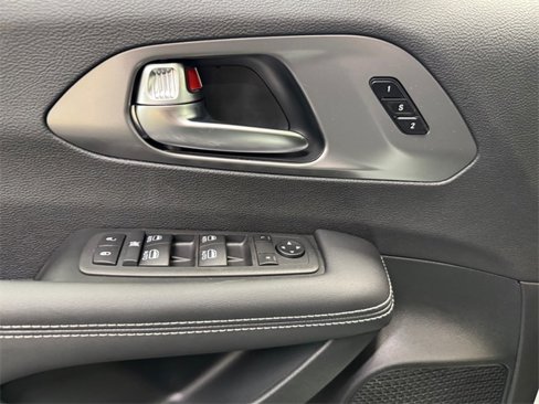 New 2026 Chrysler Pacifica Select image 8