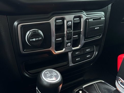 Used 2023 Jeep Wrangler Unlimited Sahara image 23