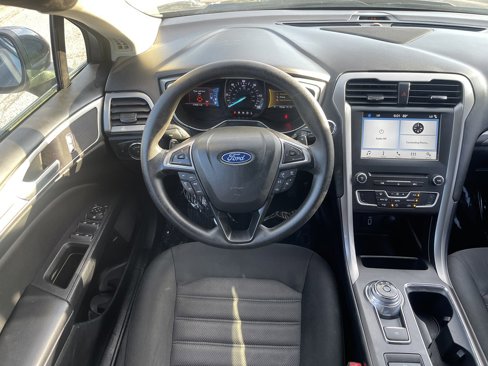 Used 2018 Ford Fusion SE image 9