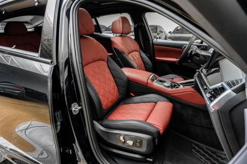 Used 2025 BMW X6 M60i w/ Executive Package image 37