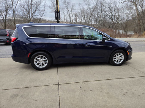 Used 2017 Chrysler Pacifica Touring image 9
