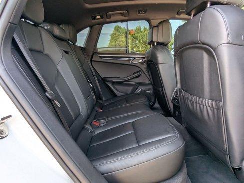 Certified 2025 Porsche Macan image 24