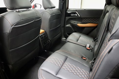 New 2025 Mitsubishi Outlander SEL image 13