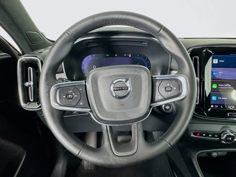 Used 2025 Volvo XC40 B5 Core image 11