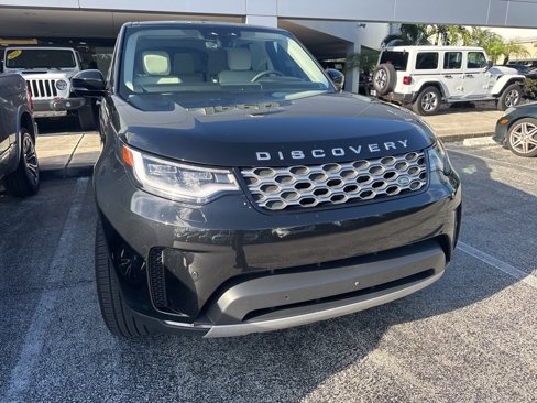 Used 2025 Land Rover Discovery S image 4