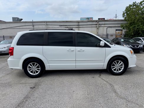 Used 2016 Dodge Grand Caravan SXT w/ Rear Park Assist Package image 4