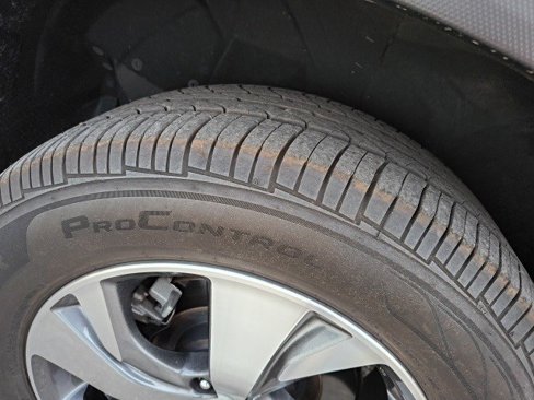 Used 2022 Subaru Ascent Premium image 9