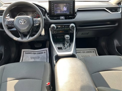 Used 2021 Toyota RAV4 LE image 10