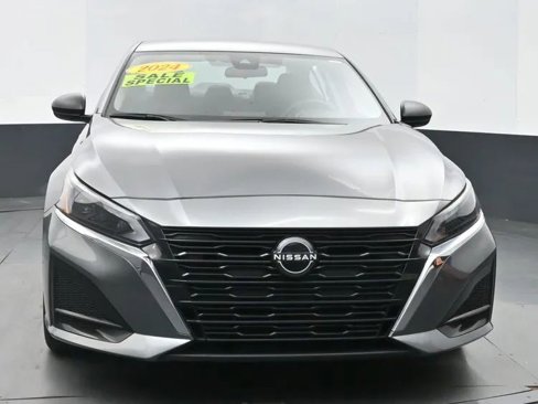 Used 2024 Nissan Altima 2.5 SV image 3