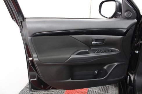 Used 2020 Mitsubishi Outlander ES image 10