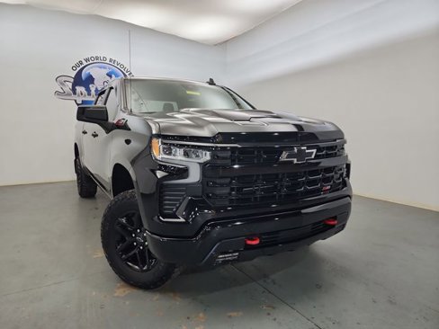 Used 2023 Chevrolet Silverado 1500 LT Trail Boss image 3