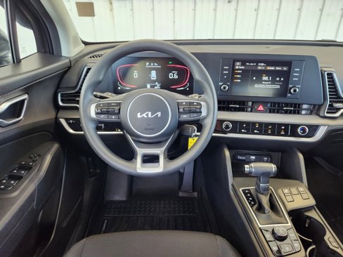Used 2023 Kia Sportage LX image 2