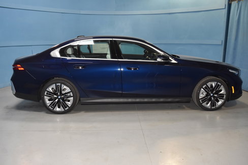 New 2026 BMW 530i xDrive w/ Executive Package image 18