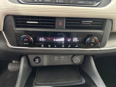 Certified 2025 Nissan Rogue SV image 23