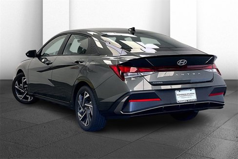 Used 2025 Hyundai Elantra Sport image 8