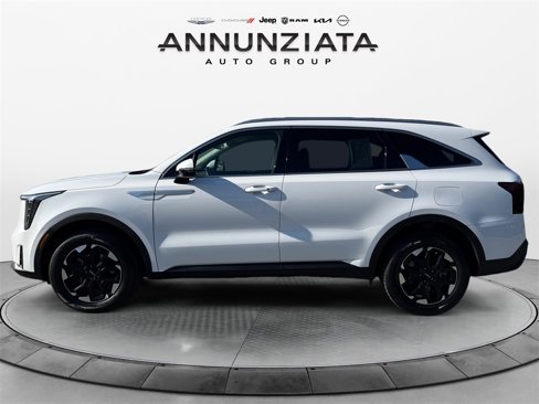 Used 2024 Kia Sorento S image 2