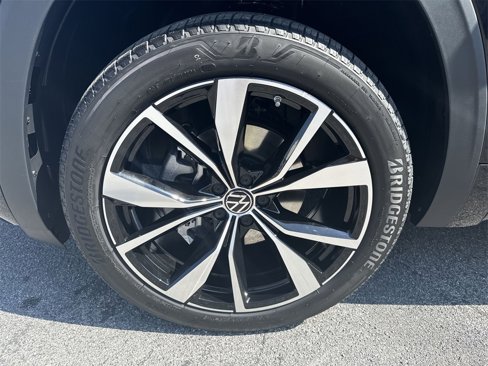 New 2025 Volkswagen Atlas SEL Premium R-Line image 8