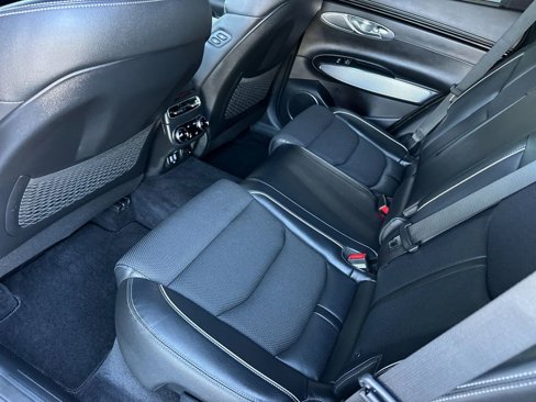 Used 2023 Genesis GV70 2.5T w/ Sport Prestige Package image 12