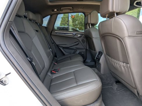 Certified 2024 Porsche Macan image 24