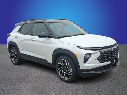 Used 2025 Chevrolet TrailBlazer RS w/ Driver Confidence Package image 3