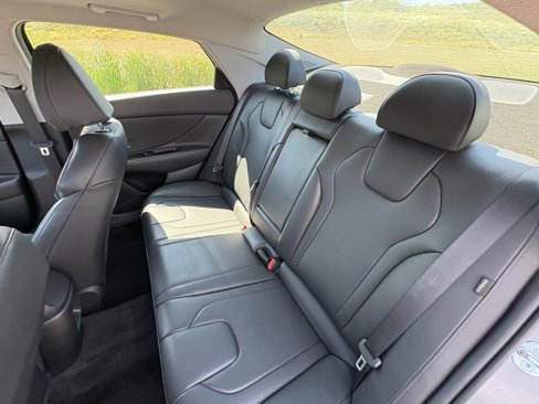 Used 2024 Hyundai Elantra Limited image 25