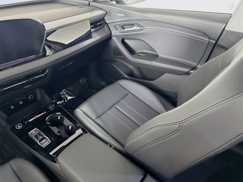 New 2025 Audi Q6 e-tron Premium Plus image 24