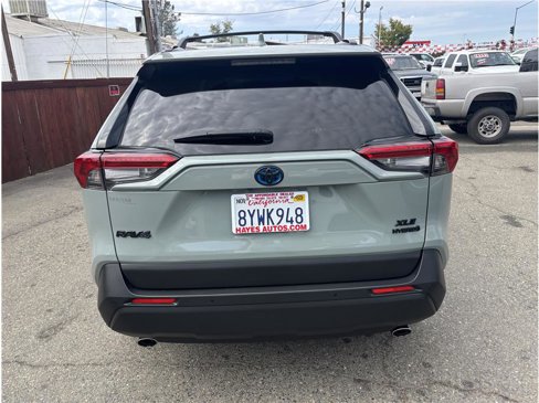 Used 2021 Toyota RAV4 XLE Premium image 5